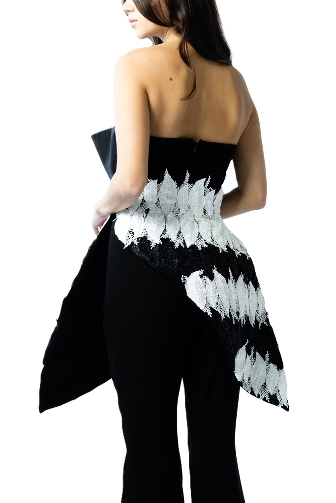Ruffled jumpsuit adorned with a corset (copy) (copy)